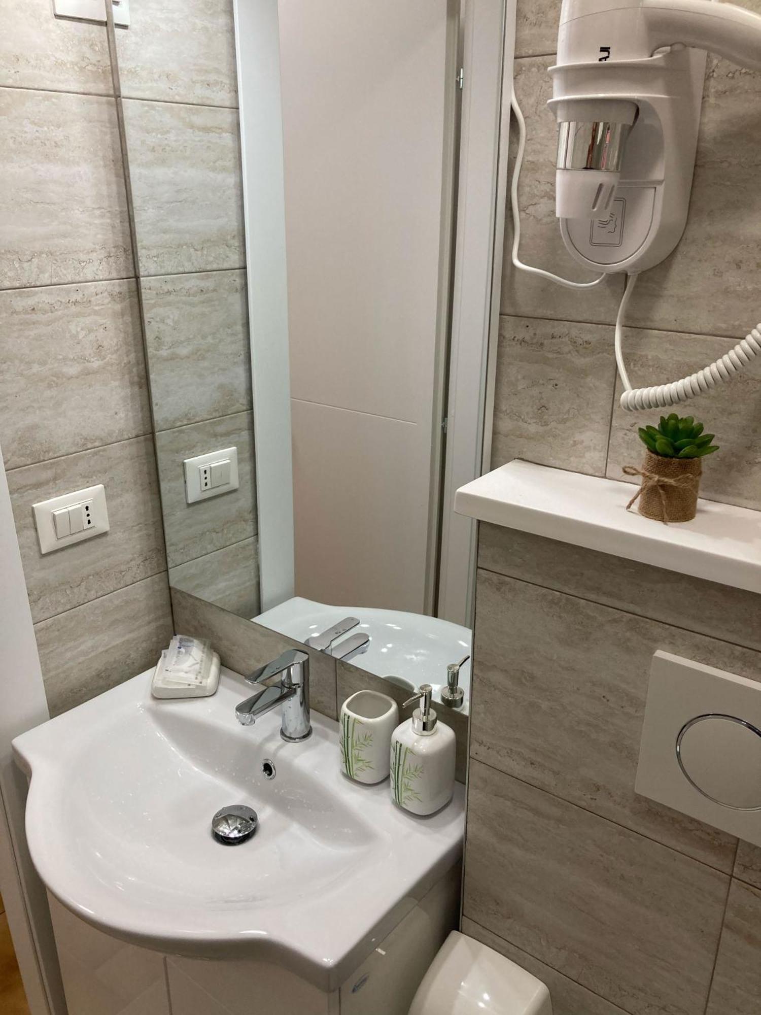 Bologna Central Apartments - Indipendenza 36 Екстериор снимка